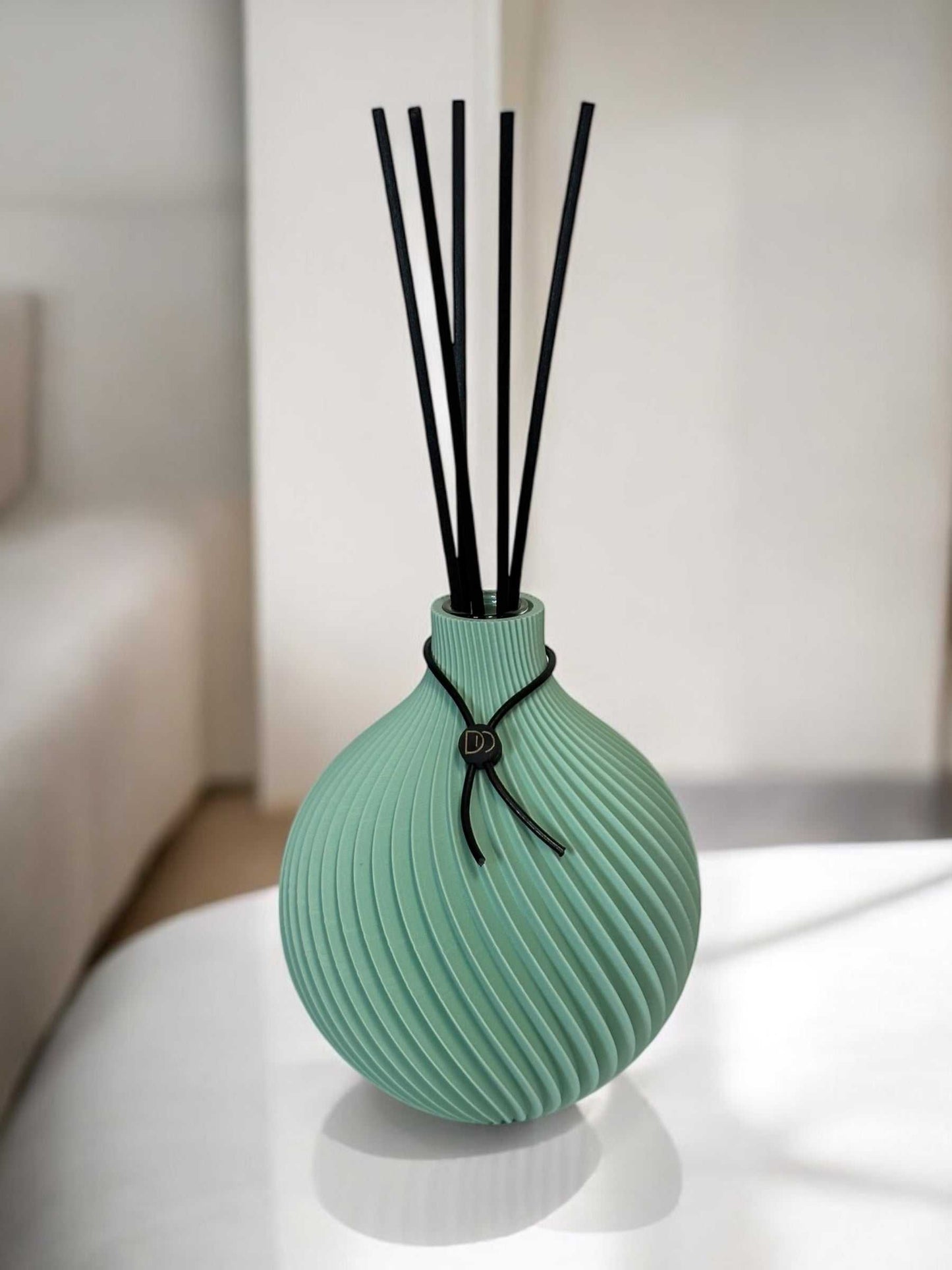 Elegant Globe Diffuser with 3D-printed design for a sophisticated and luxurious home ambiance.