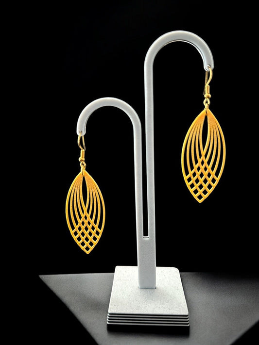Boucles d'oreilles Pluma en forme de plume stylisée, design ajouré, couleur menthe givrée, 5 cm, attaches en argent ou plaqué or.