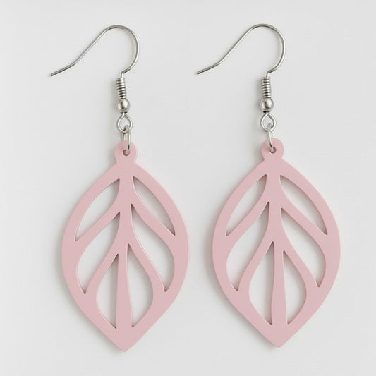 Boucles d’oreilles Feuille Végétale rose ajourée en PLA léger et écologique avec attache argent 925, design naturel et élégant.