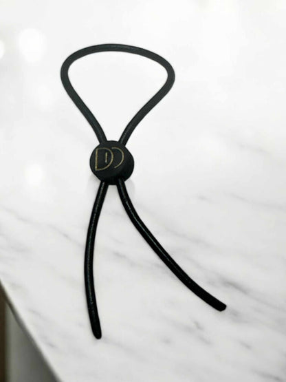 Bagues lacées en cuir artisanales pour diffuseurs sophistiqués.