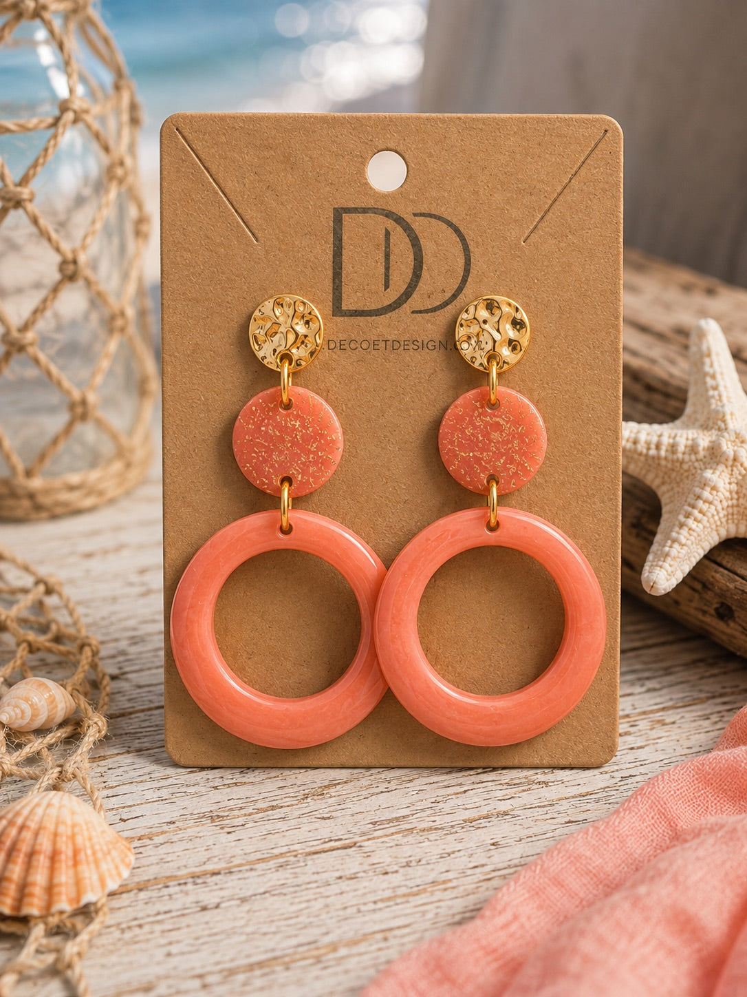Boucles d’oreilles Dualis Pailletées Corail des Îles – bijou artisanal léger et brillant