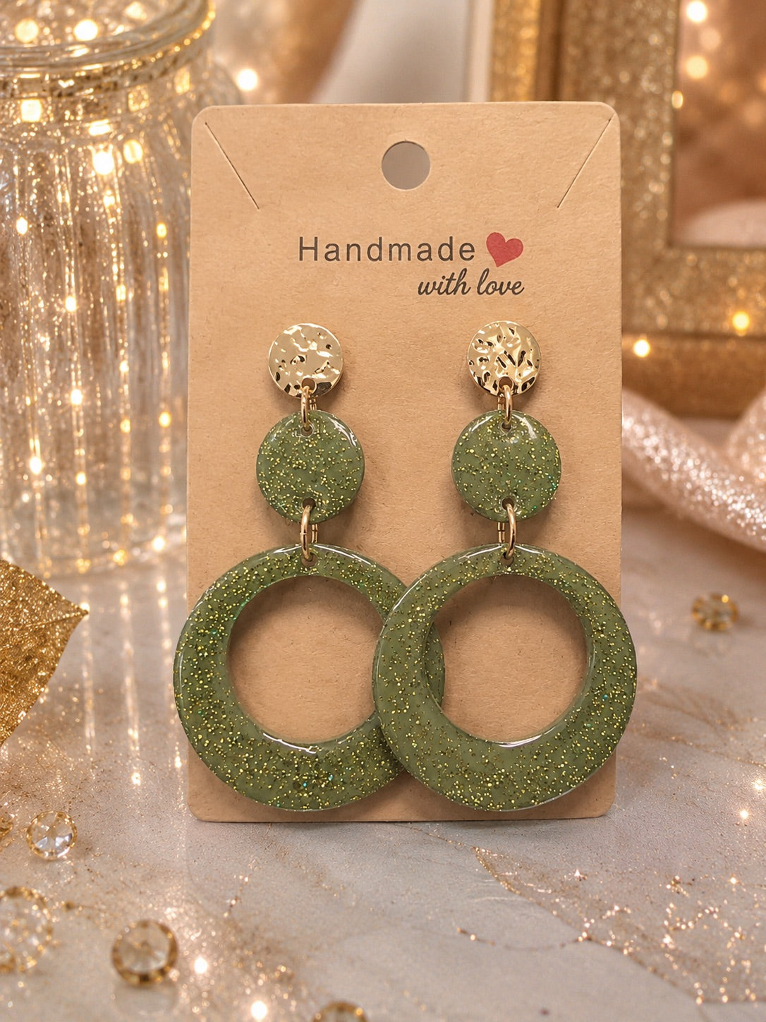Boucles d’oreilles Dualis Pailletées Émeraude Végétale – bijou vert pailleté en résine époxy