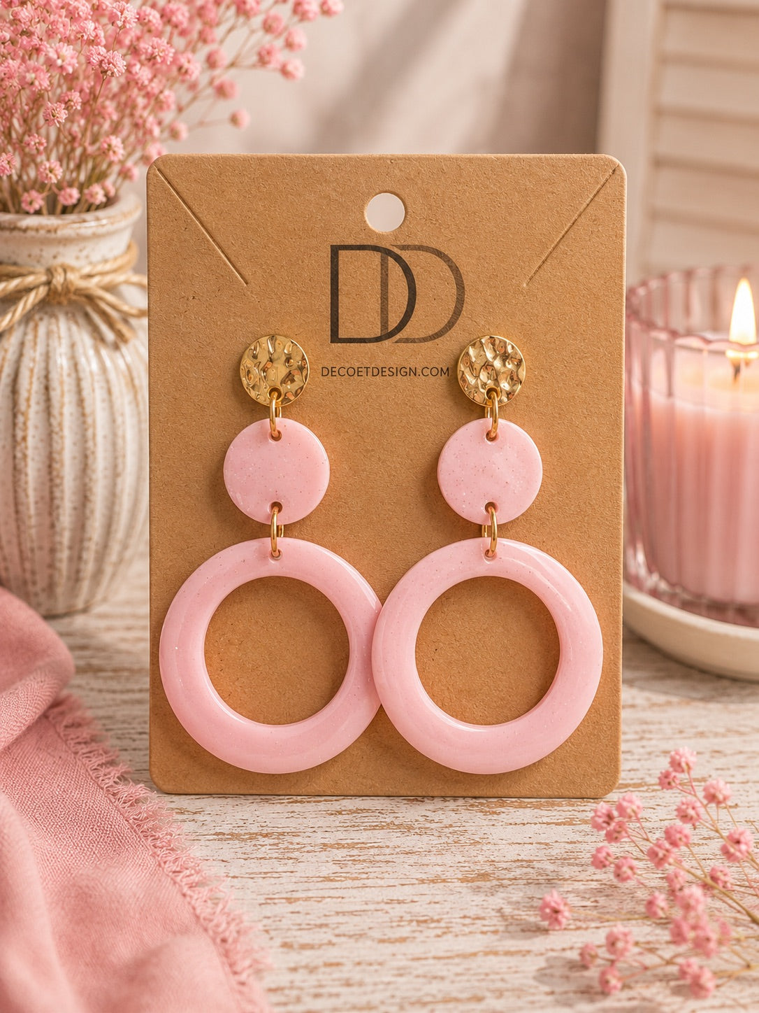 Boucles d’oreilles Dualis Pailletées Pétale de Rose – bijou léger en résine époxy brillante