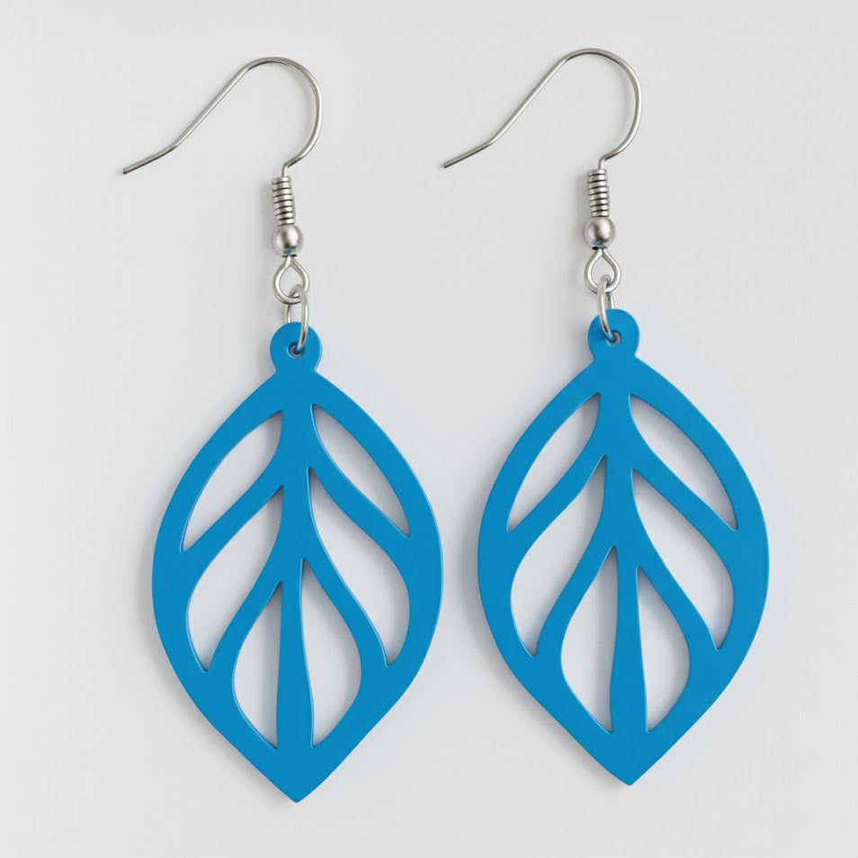 Boucles d’oreilles Feuille Végétale légères bleu design 3D écologique et confortable.