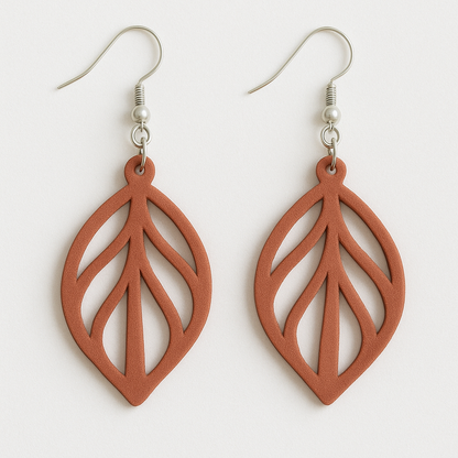 Boucles d’oreilles Feuille Végétale légères en PLA biosourcé couleur marron design ajouré écologique avec attache argentée