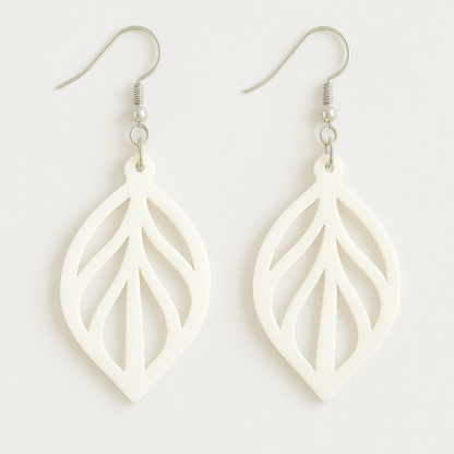 Boucles d’oreilles Feuille Végétale blanches en PLA écologique, légères et design ajouré nature.